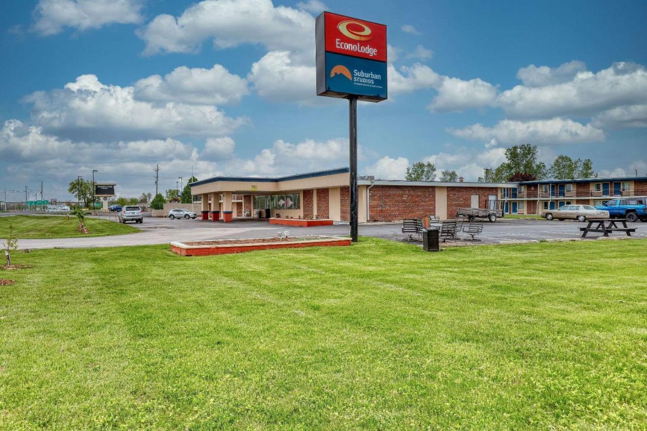Suburban Studios Neenah Exterior foto