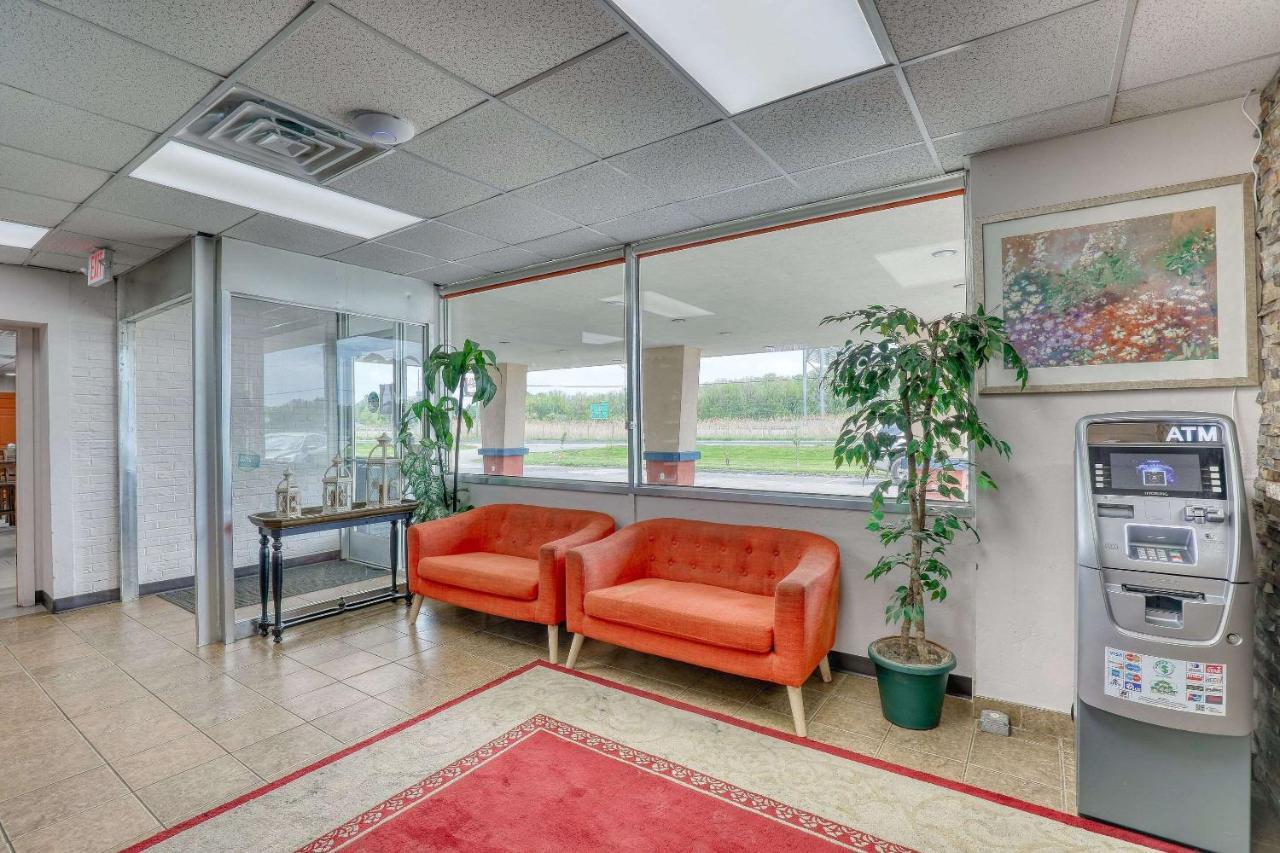 Suburban Studios Neenah Exterior foto